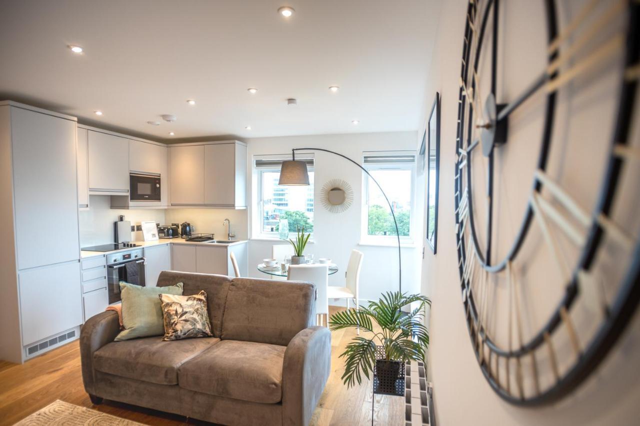 Deluxe Chic 1 2 Bed Apts Near Heathrow Legoland Windsor Slough Villa Exteriör bild