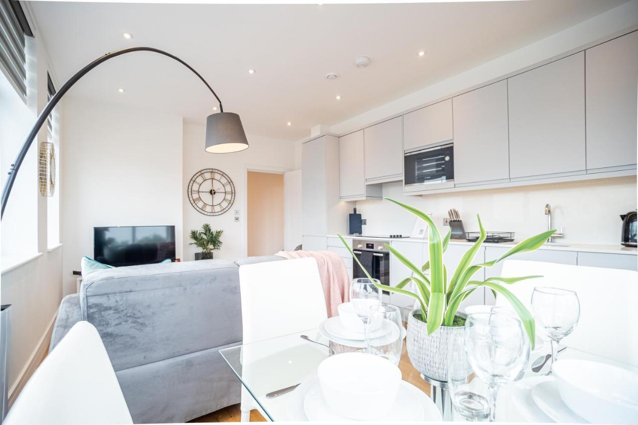 Deluxe Chic 1 2 Bed Apts Near Heathrow Legoland Windsor Slough Villa Exteriör bild