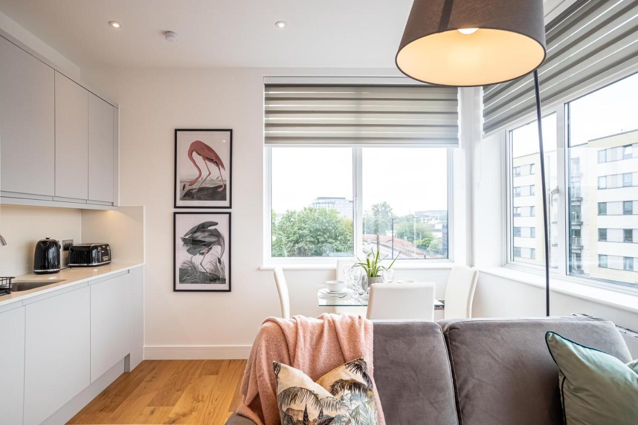 Deluxe Chic 1 2 Bed Apts Near Heathrow Legoland Windsor Slough Villa Exteriör bild