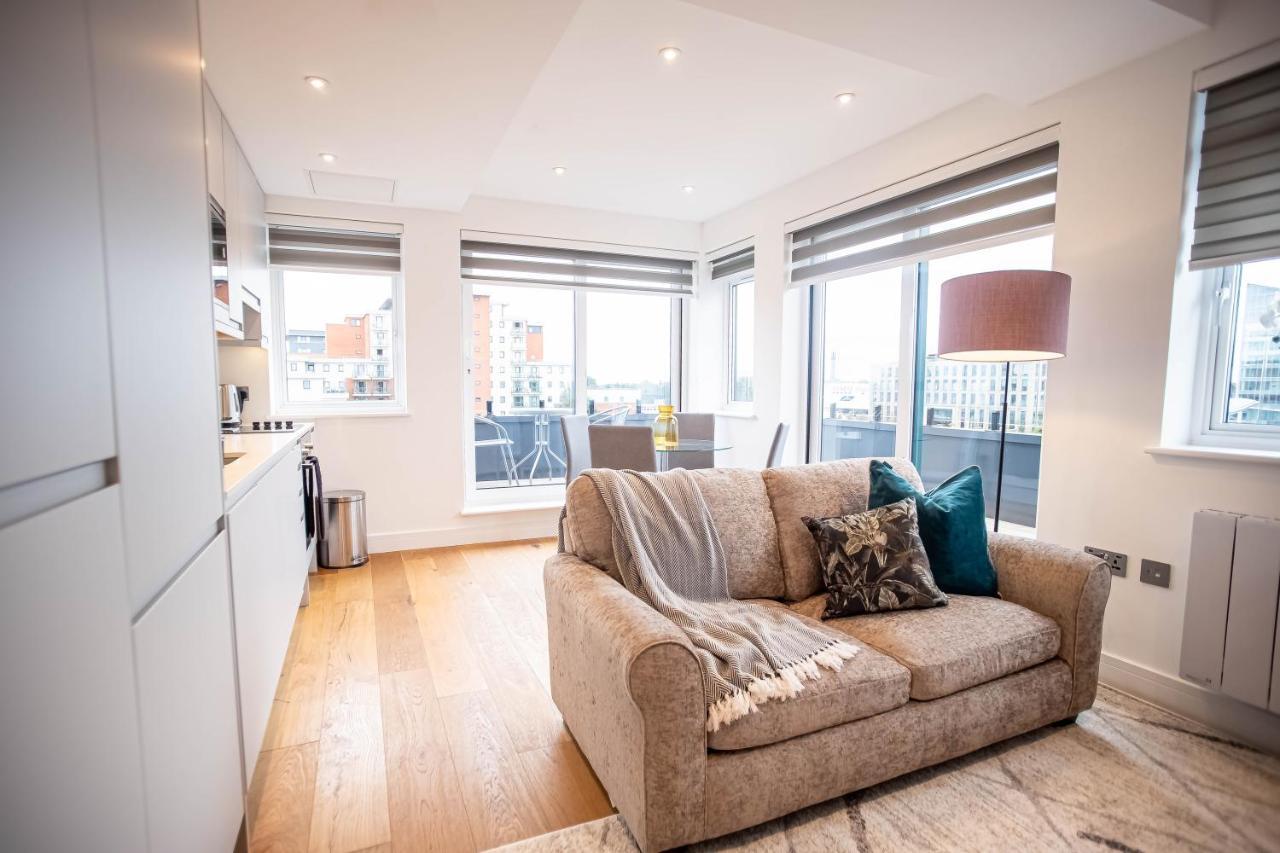 Deluxe Chic 1 2 Bed Apts Near Heathrow Legoland Windsor Slough Villa Exteriör bild