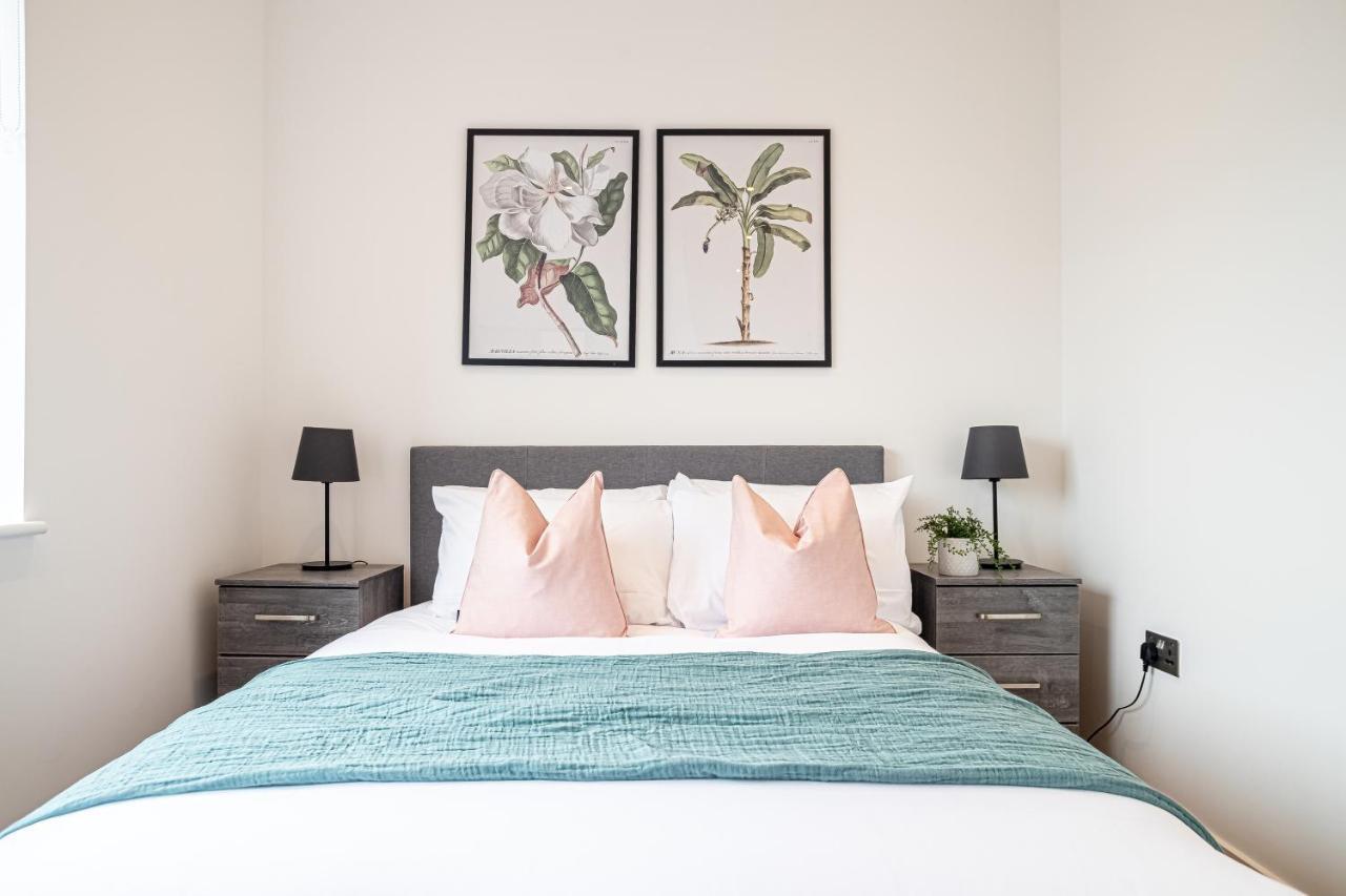 Deluxe Chic 1 2 Bed Apts Near Heathrow Legoland Windsor Slough Villa Exteriör bild