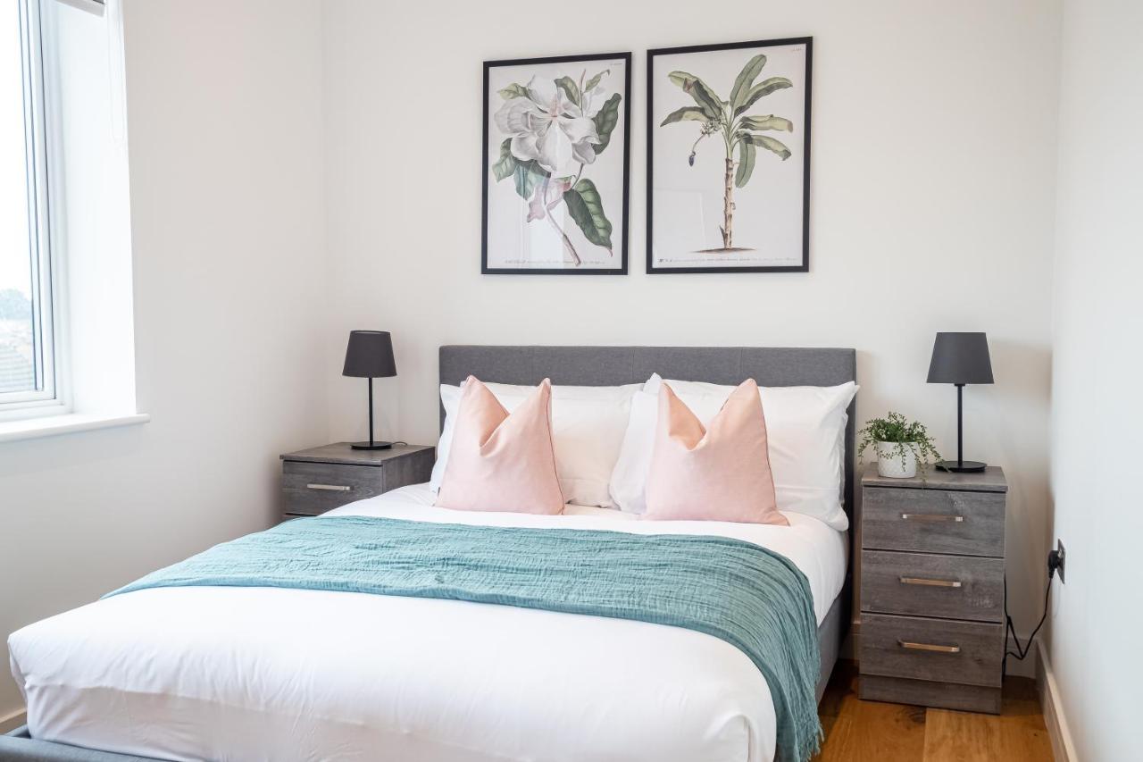 Deluxe Chic 1 2 Bed Apts Near Heathrow Legoland Windsor Slough Villa Exteriör bild