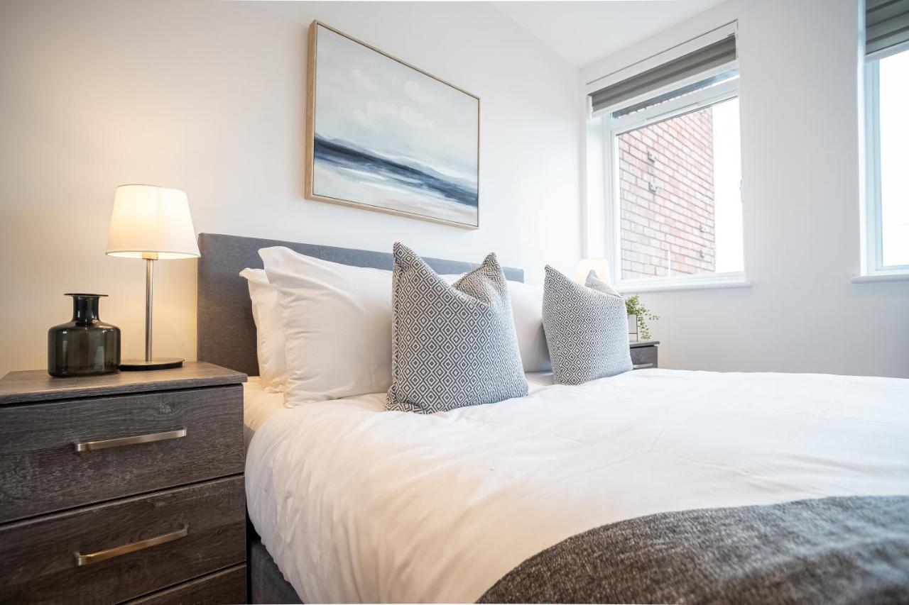 Deluxe Chic 1 2 Bed Apts Near Heathrow Legoland Windsor Slough Villa Exteriör bild