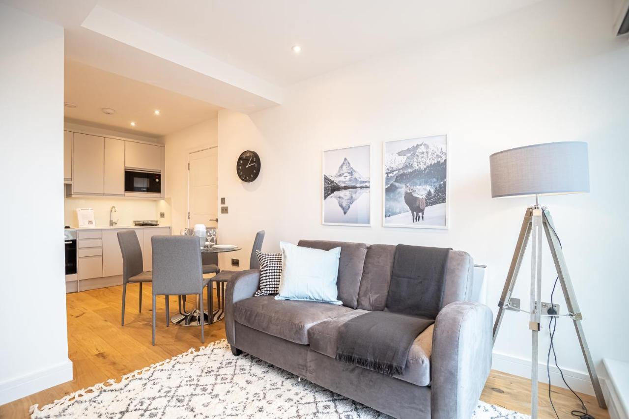 Deluxe Chic 1 2 Bed Apts Near Heathrow Legoland Windsor Slough Villa Exteriör bild