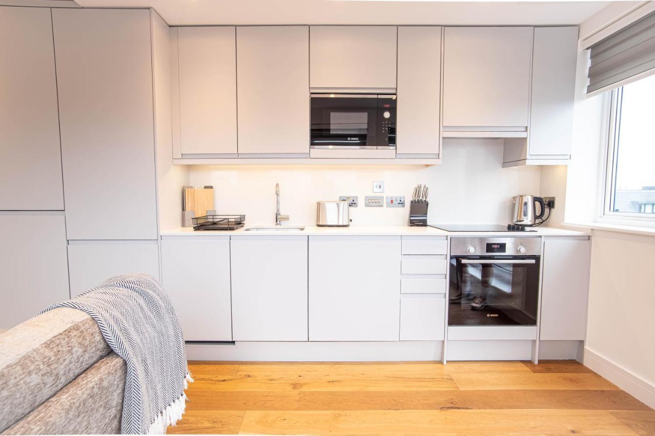 Deluxe Chic 1 2 Bed Apts Near Heathrow Legoland Windsor Slough Villa Exteriör bild