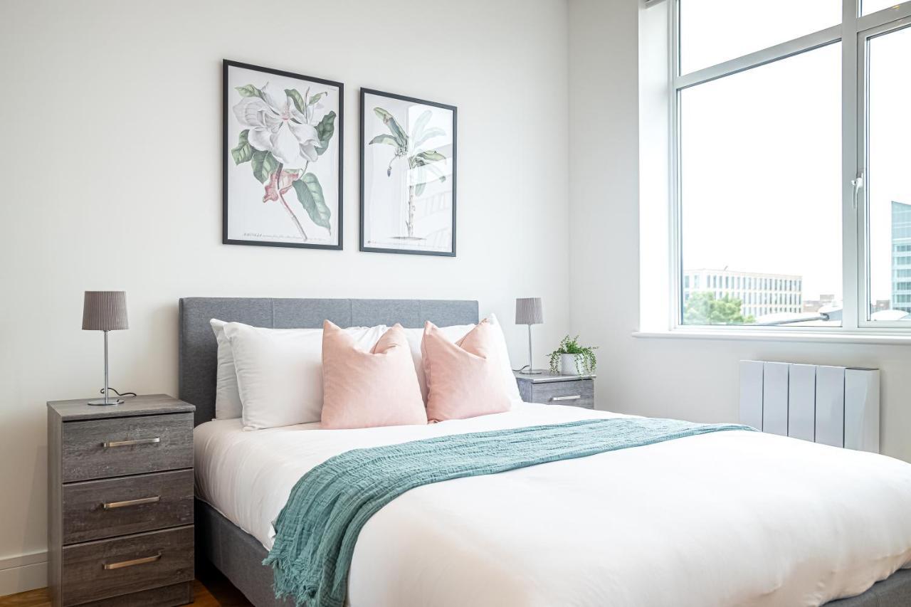 Deluxe Chic 1 2 Bed Apts Near Heathrow Legoland Windsor Slough Villa Exteriör bild