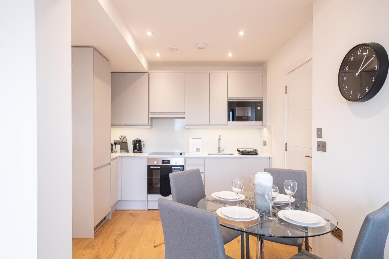 Deluxe Chic 1 2 Bed Apts Near Heathrow Legoland Windsor Slough Villa Exteriör bild