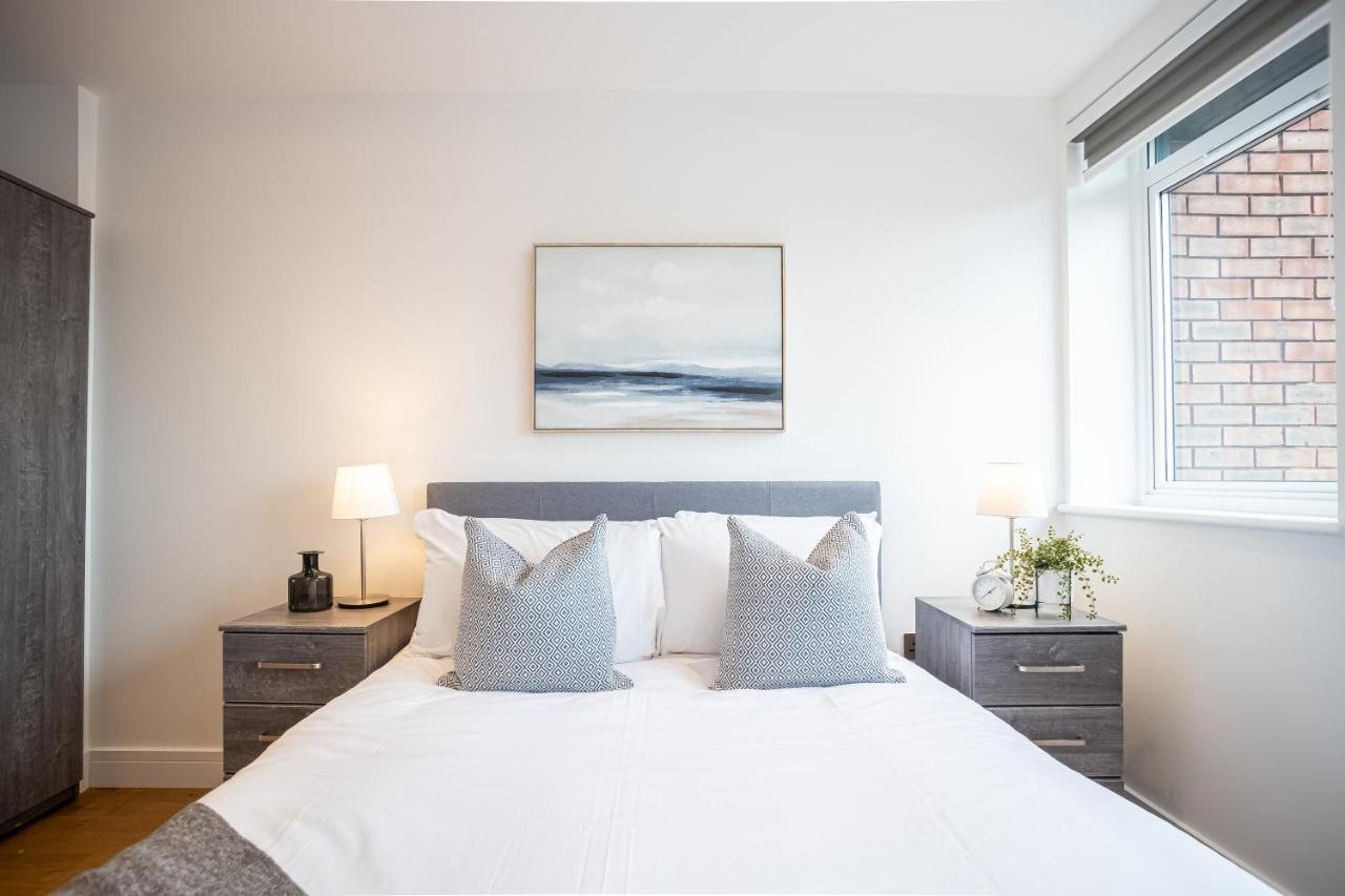 Deluxe Chic 1 2 Bed Apts Near Heathrow Legoland Windsor Slough Villa Exteriör bild