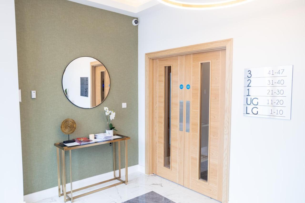 Deluxe Chic 1 2 Bed Apts Near Heathrow Legoland Windsor Slough Villa Exteriör bild