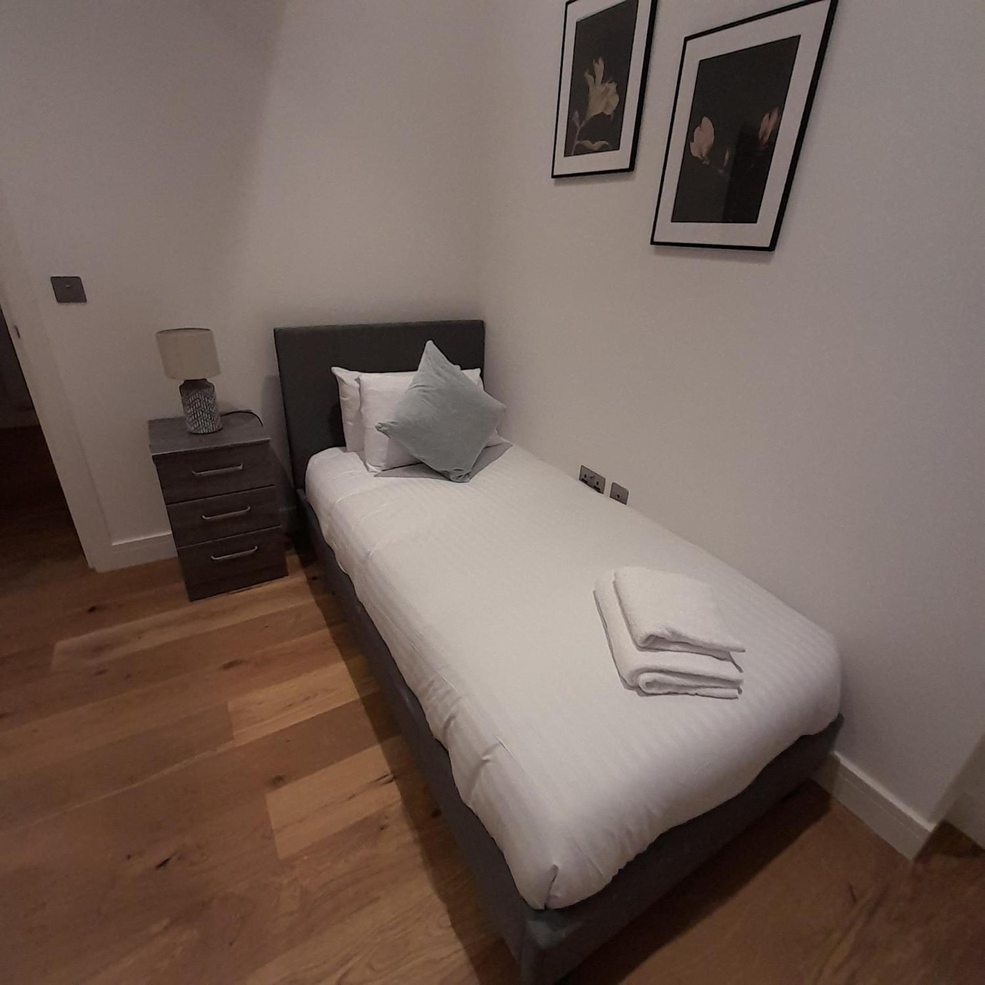 Deluxe Chic 1 2 Bed Apts Near Heathrow Legoland Windsor Slough Villa Exteriör bild