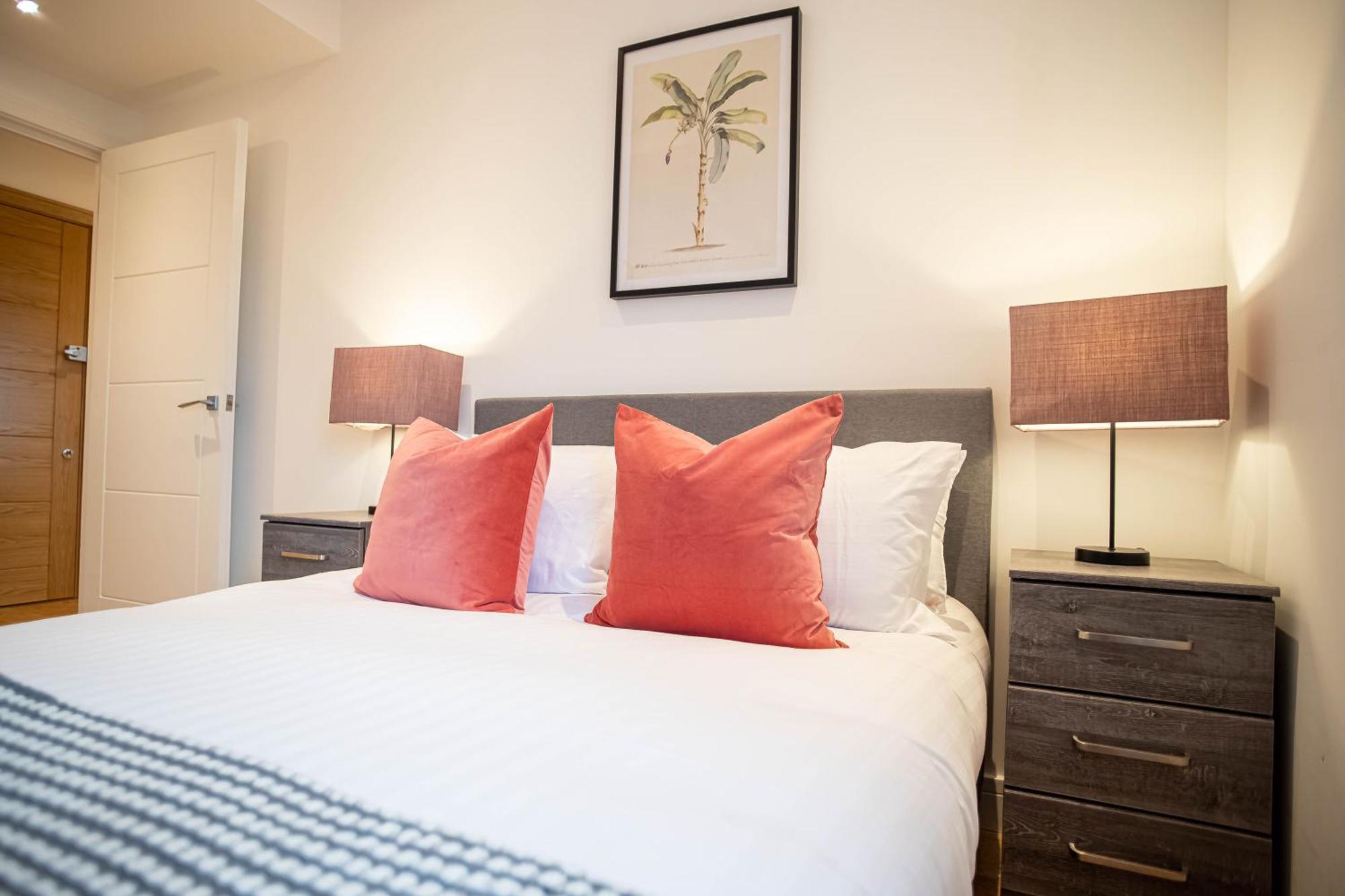 Deluxe Chic 1 2 Bed Apts Near Heathrow Legoland Windsor Slough Villa Exteriör bild