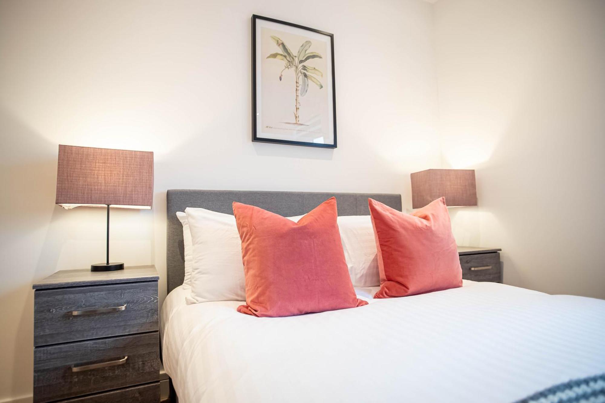 Deluxe Chic 1 2 Bed Apts Near Heathrow Legoland Windsor Slough Villa Exteriör bild