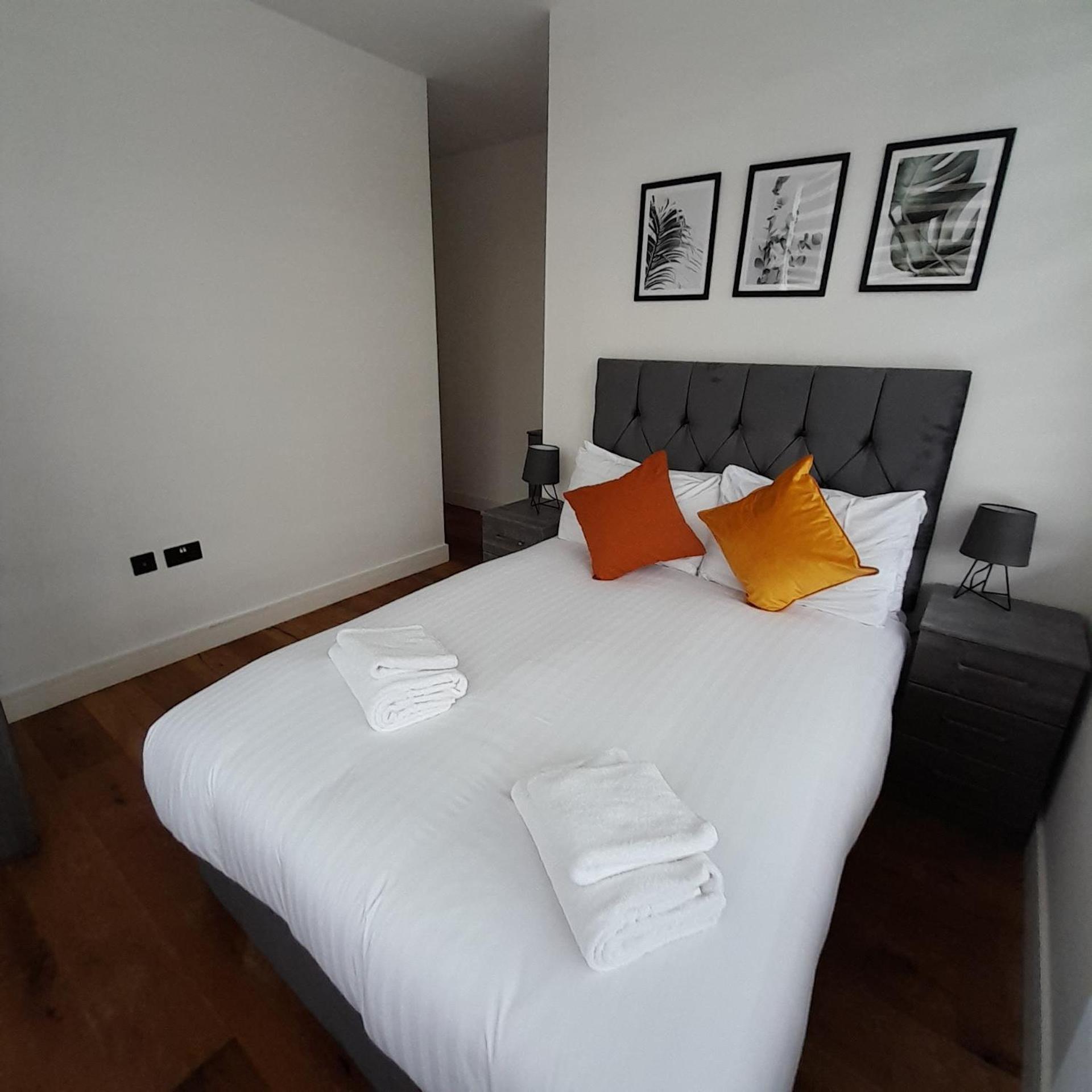 Deluxe Chic 1 2 Bed Apts Near Heathrow Legoland Windsor Slough Villa Exteriör bild
