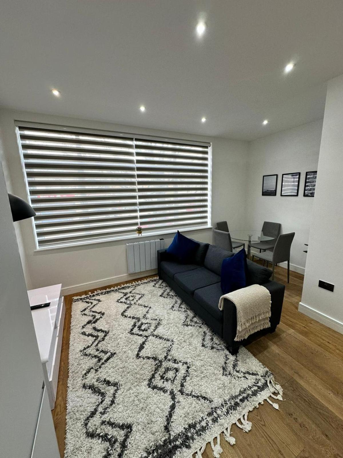 Deluxe Chic 1 2 Bed Apts Near Heathrow Legoland Windsor Slough Villa Exteriör bild