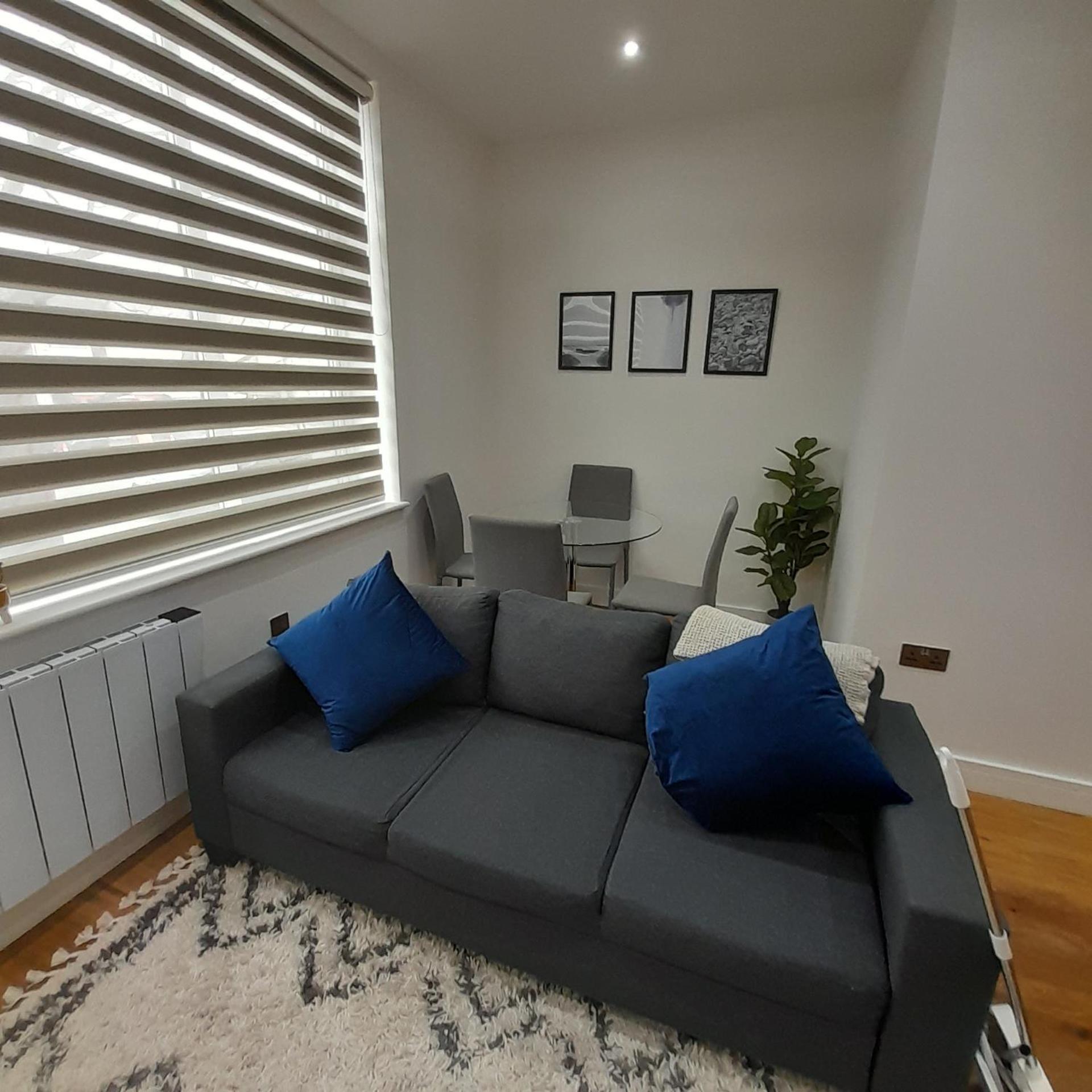 Deluxe Chic 1 2 Bed Apts Near Heathrow Legoland Windsor Slough Villa Exteriör bild