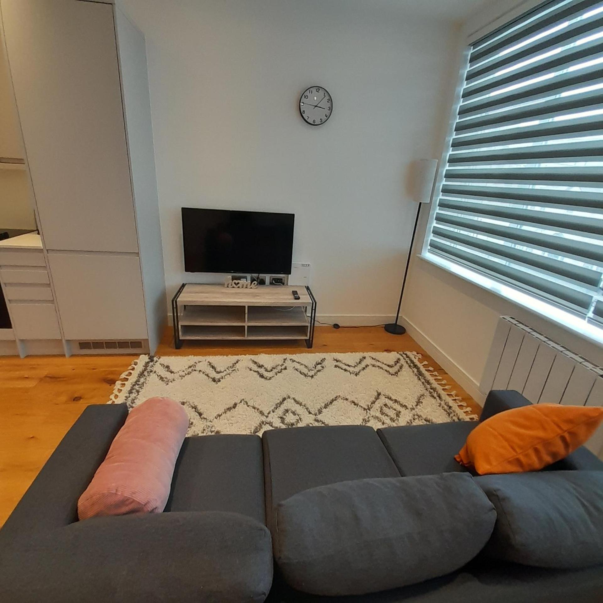 Deluxe Chic 1 2 Bed Apts Near Heathrow Legoland Windsor Slough Villa Exteriör bild