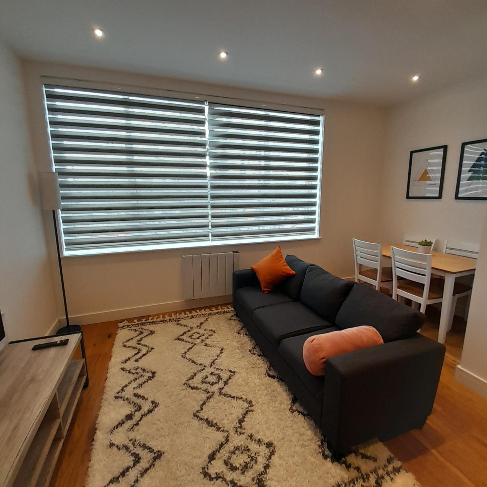 Deluxe Chic 1 2 Bed Apts Near Heathrow Legoland Windsor Slough Villa Exteriör bild
